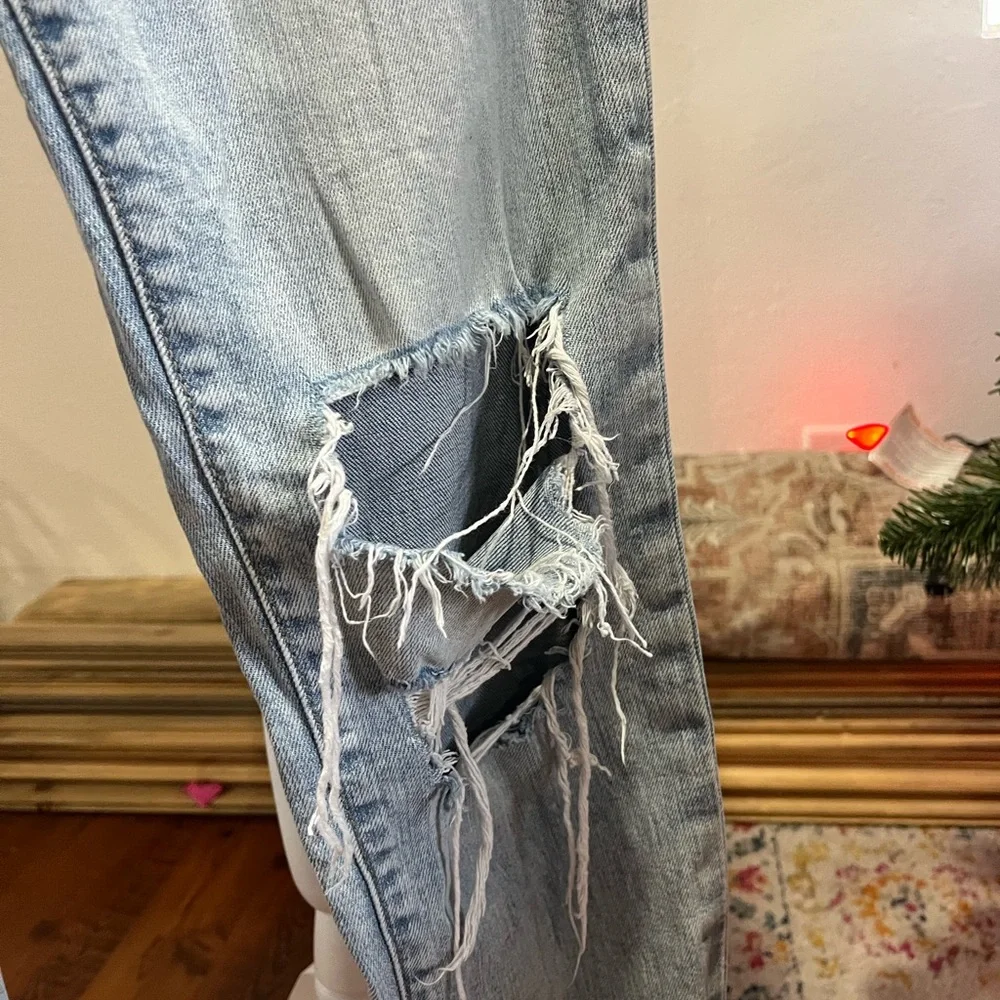Willow &Root distressed mom jeans Buckle - Picture 10 of 12
